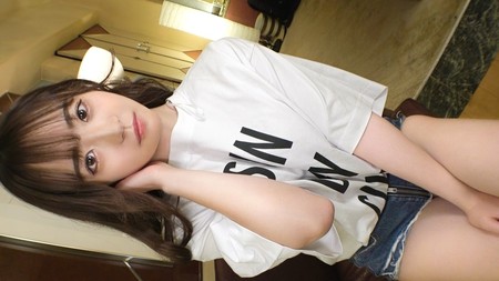 SIRO_中文字幕_リゾートバイトで仕上げたスレンダーボディと引き締まったプリケツで男の體を乗りこなしまくり弱點の敏感乳首を責められ